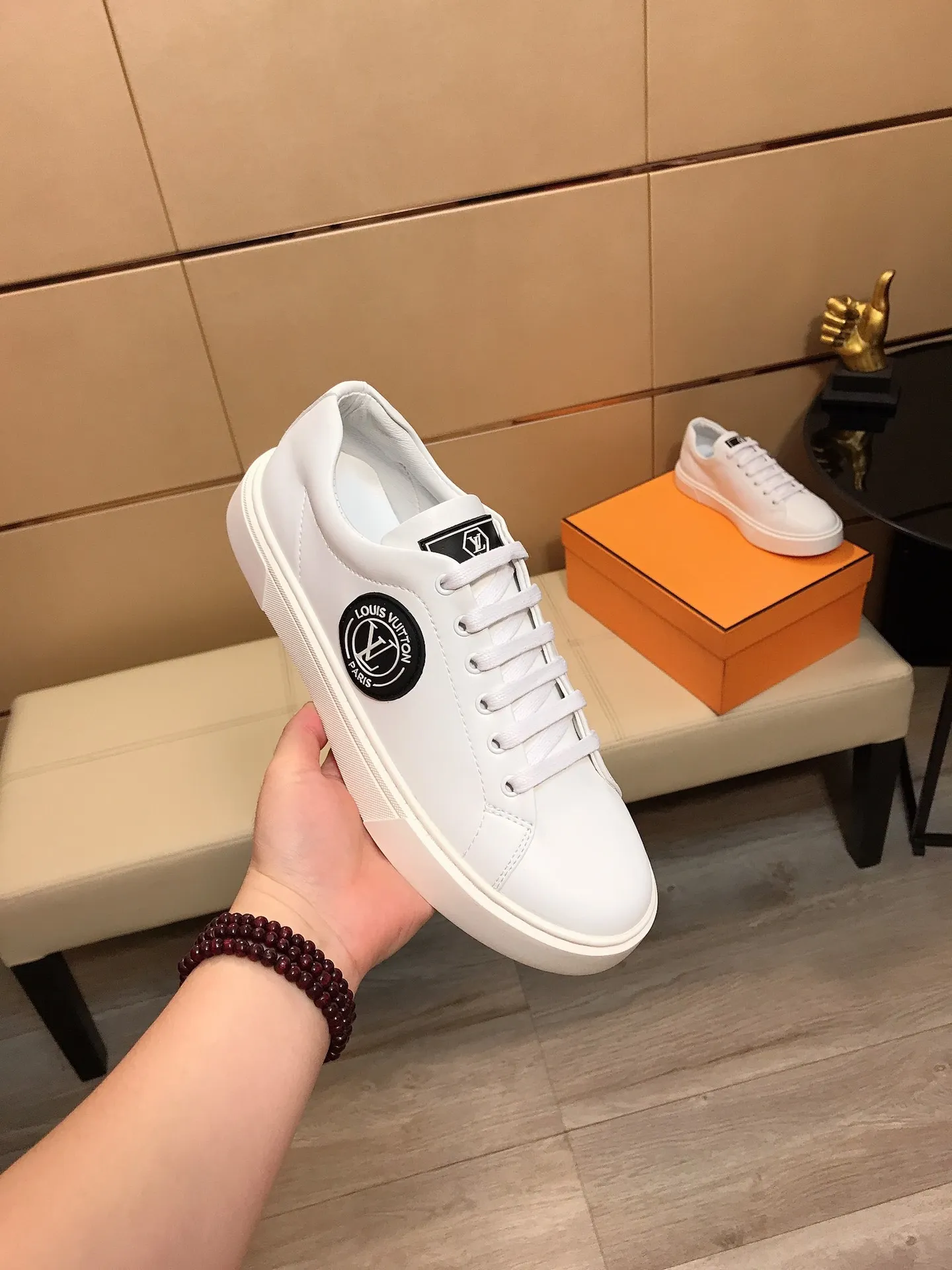 Factory price P360 👟👟💥【LV Louis Vuitton】The latest trendy casual shoes for men, made of imported cowhide with brand logo, genuine leather lining, rubber outsole that is wear-resistant and non-slip, high-level version, perfect on-foot effect, and exquisite workmanship. Code number: 38-44